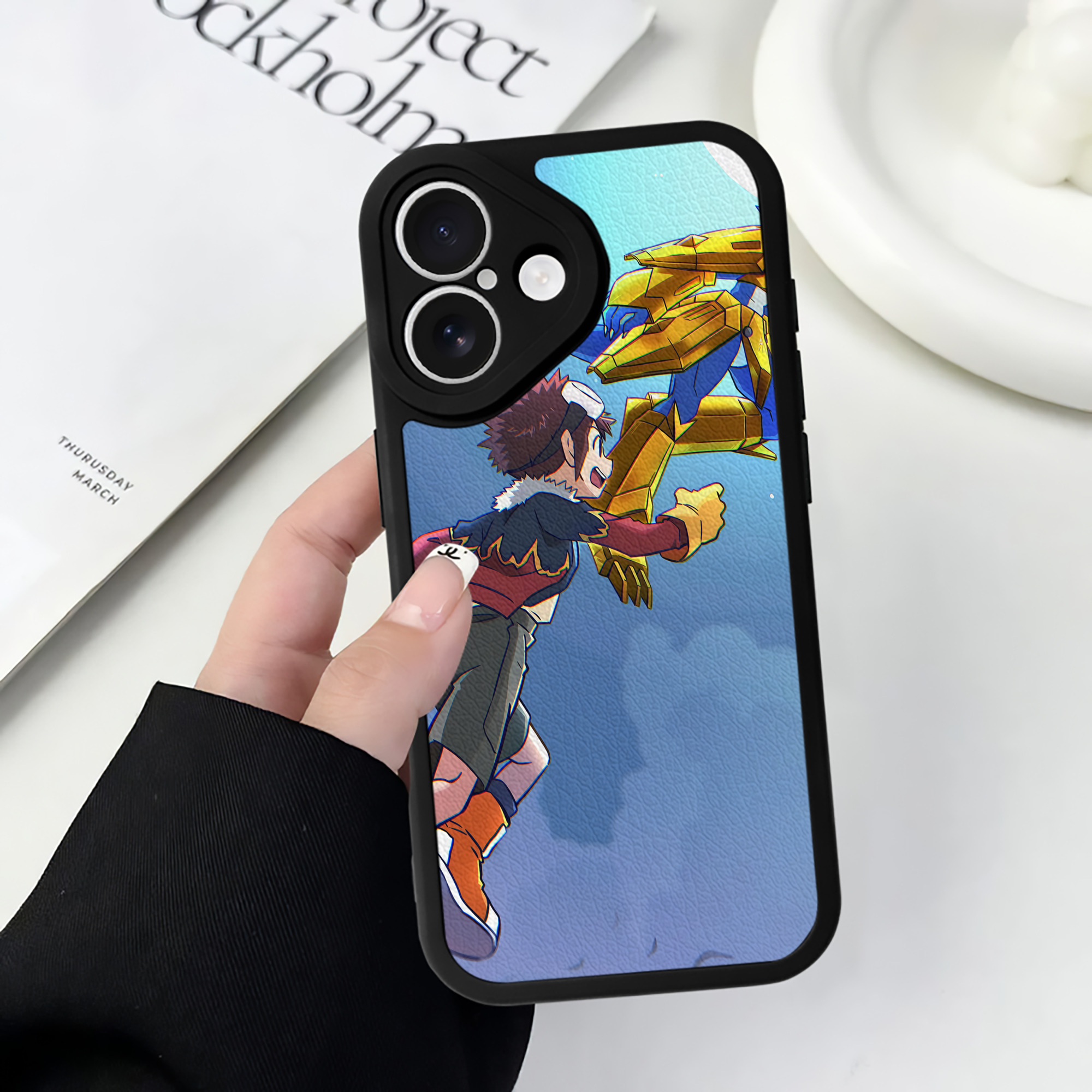 （画像用） Digimon デジタルモンスター/デジモン 【iPhone 16シリーズ対応】シリコンスマホケース（レザー調） 材質：シリコン